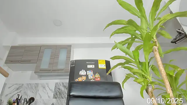 Rose Dowson22 online show from October 9, 2025, 11:27 pm