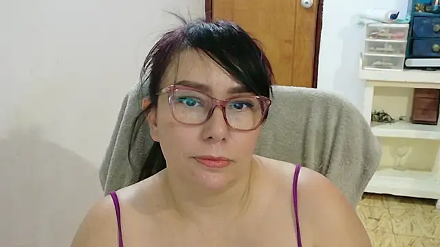 Snapshot of hottplay chatting on October 19, 2025, 7:05 pm hottplay online show from October 19, 2025, 7:05 pm