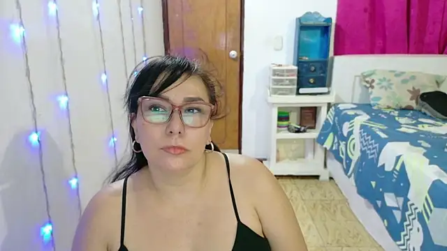 Snapshot of hottplay chatting on September 14, 2025, 10:37 am hottplay online show from September 14, 2025, 10:37 am