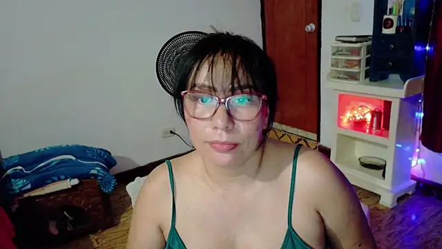 Snapshot of hottplay chatting on January 19, 2025, 8:51 pm hottplay online show from January 19, 2025, 8:51 pm