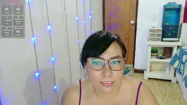 Snapshot of hottplay chatting on September 13, 2025, 4:07 pm hottplay online show from September 13, 2025, 4:07 pm