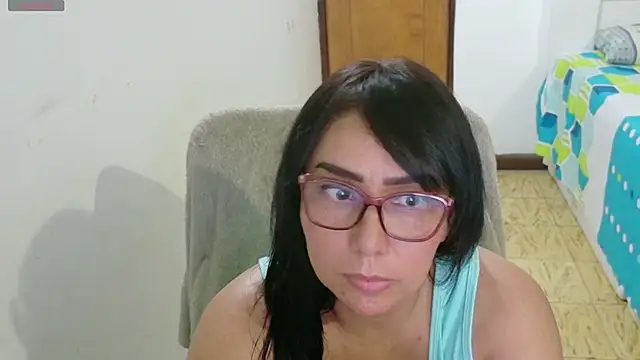 Snapshot of hottplay chatting on November 13, 2025, 12:58 am hottplay online show from November 13, 2025, 12:58 am