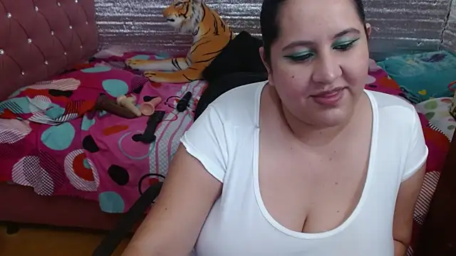 Snapshot of EMILY-NESSA chatting on February 25, 2025, 3:20 pm EMILY-NESSA online show from February 25, 2025, 3:20 pm