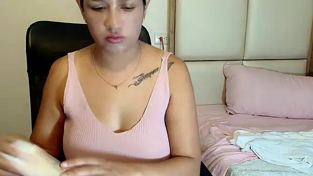 Snapshot of sara2520 chatting on May 1, 2026, 11:10 pm sara2520 online show from May 1, 2026, 11:10 pm