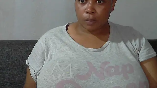 Snapshot of Sexy-queen99xx chatting on November 15, 2025, 6:17 am Sexy-queen99xx online show from November 15, 2025, 6:17 am