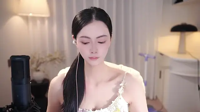 Ocean--Lili online show from October 4, 2025, 2:18 pm