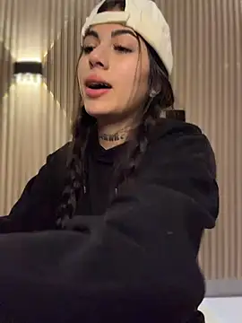 Sarasanders 4 online show from March 6, 2026, 3:45 am