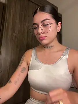 Sarasanders 4 online show from January 8, 2025, 2:03 am