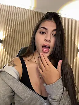 Sarasanders 4 online show from October 9, 2025, 2:01 am