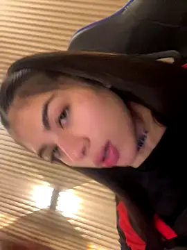 Sarasanders 4 online show from October 7, 2025, 2:23 am