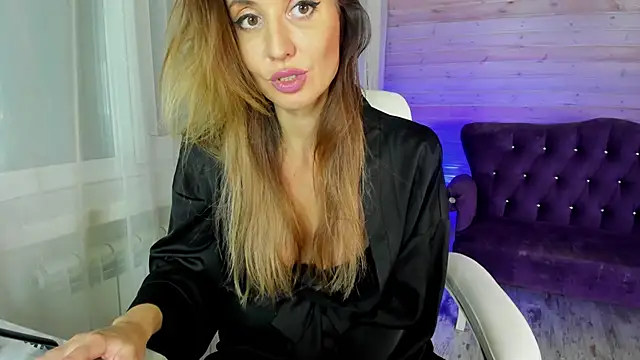 Snapshot of KamillaSporty chatting on November 18, 2025, 10:02 pm KamillaSporty online show from November 18, 2025, 10:02 pm