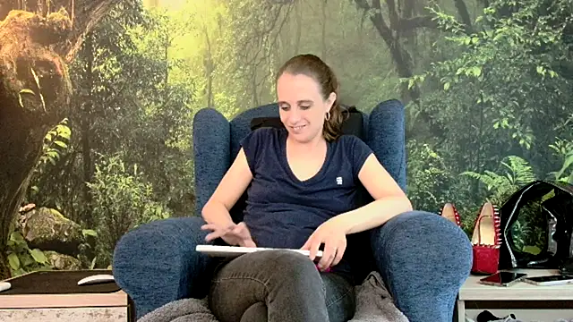 LadyChantale online show from March 19, 2025, 4:02 pm