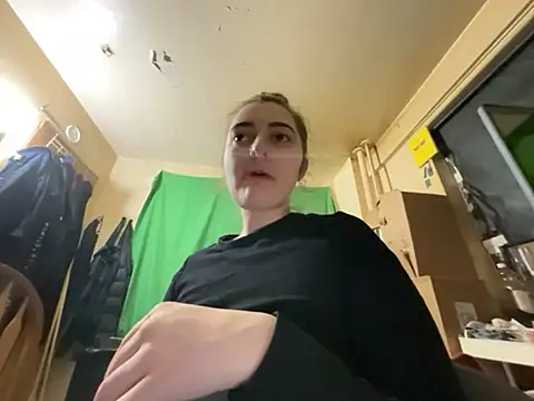 Snapshot of Snowbunnycake_131 chatting on February 20, 2026, 7:32 am Snowbunnycake 131 online show from February 20, 2026, 7:32 am