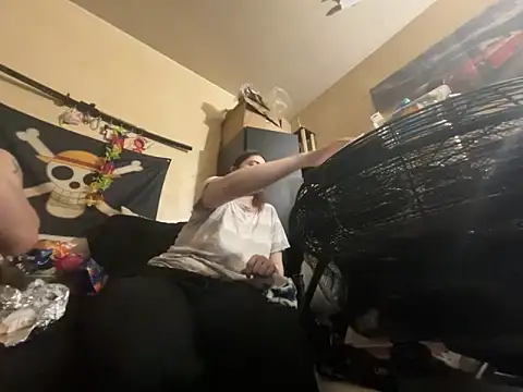 Snapshot of Snowbunnycake_131 chatting on March 15, 2026, 3:13 am Snowbunnycake 131 online show from March 15, 2026, 3:13 am