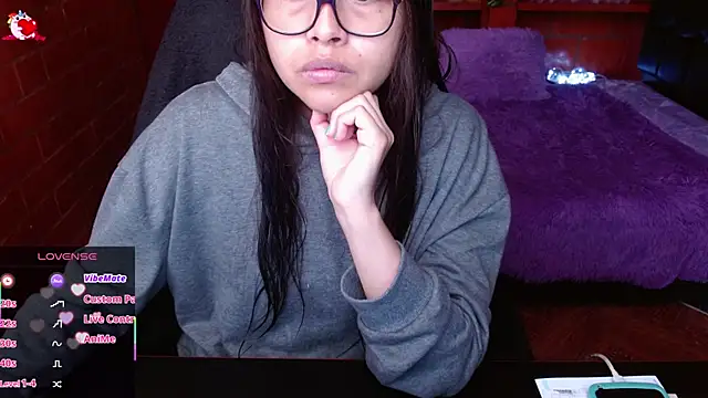 MidoriQuiinn online show from July 23, 2026, 4:36 pm