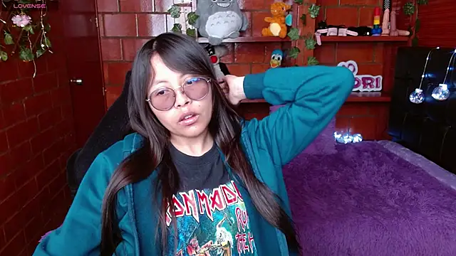 MidoriQuiinn online show from June 10, 2026, 7:37 pm
