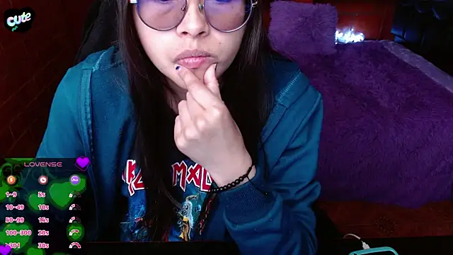 MidoriQuiinn online show from June 12, 2026, 6:27 pm