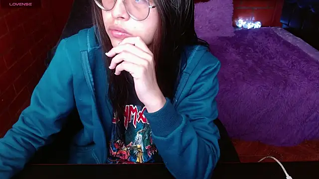 MidoriQuiinn online show from June 14, 2026, 4:08 pm