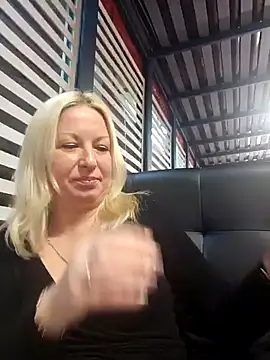 Snapshot of Arina_smiles chatting on January 24, 2025, 6:25 pm Arina smiles online show from January 24, 2025, 6:25 pm