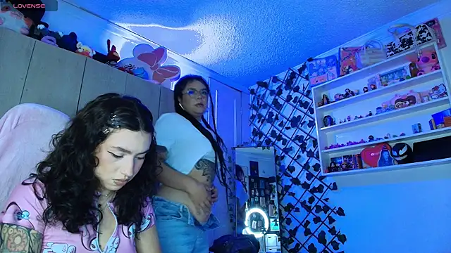 valenor  online show from May 16, 2026, 4:11 am