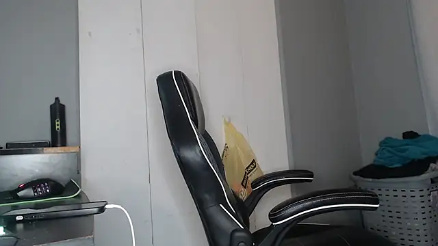 ChrisVacher online show from December 4, 2024, 3:20 am