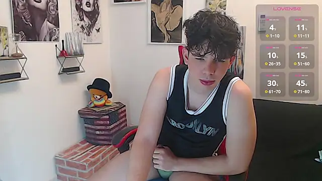 Snapshot of Oliverboy- chatting on June 26, 2026, 11:10 pm Oliverboy- online show from June 26, 2026, 11:10 pm