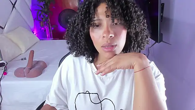 DannaBerry online show from September 13, 2025, 1:33 pm