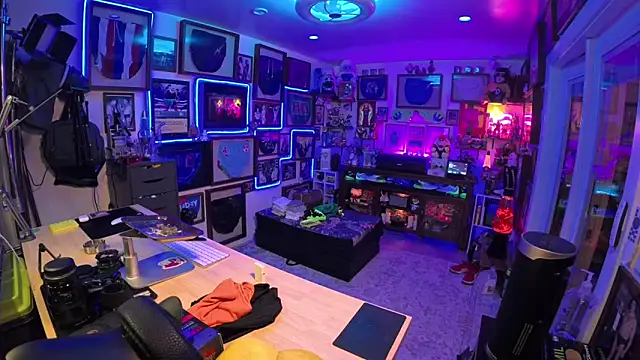 Briefs bud online show from February 15, 2026, 3:40 am