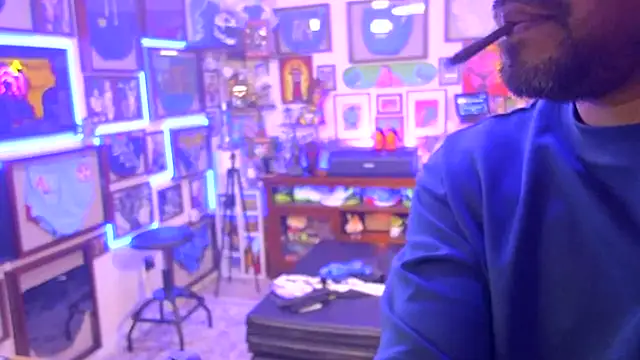 Briefs bud online show from November 25, 2025, 1:28 am