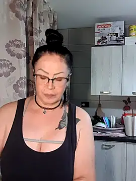 x  KHALEESI  x online show from October 15, 2025, 3:53 pm