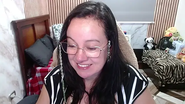 Sonialorens  online show from April 13, 2026, 4:33 pm