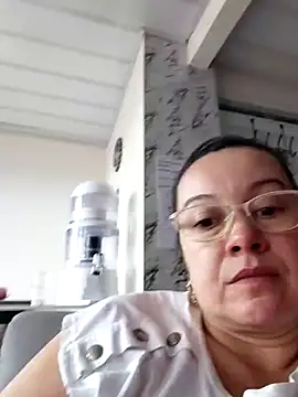 Sonialorens  online show from July 5, 2026, 10:27 pm