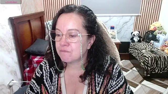 Sonialorens  online show from April 15, 2026, 4:00 pm