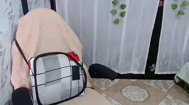 Sonialorens  online show from February 22, 2025, 2:19 pm