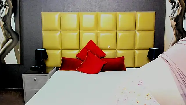 Snapshot of KiraLeila chatting on April 28, 2026, 4:55 pm KiraLeila online show from April 28, 2026, 4:55 pm