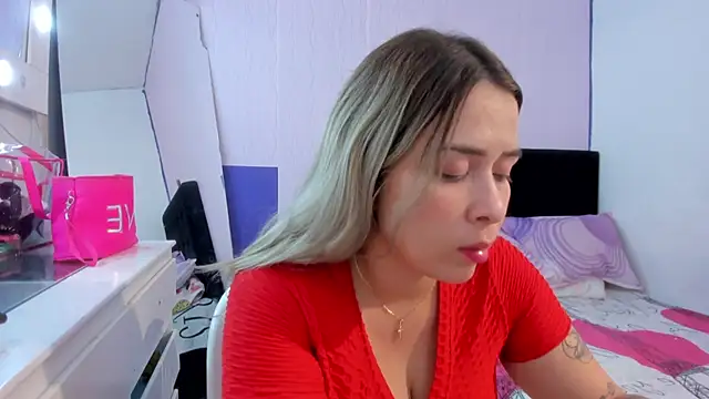 Snapshot of Byanca_Winklar chatting on February 14, 2025, 9:32 pm Byanca Winklar online show from February 14, 2025, 9:32 pm