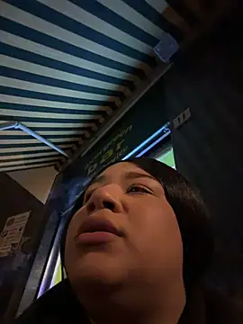 IamSashaLuv online show from December 17, 2025, 5:56 am