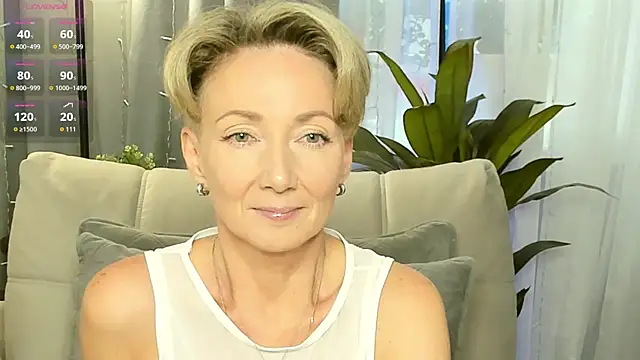 AkexandraFix online show from October 3, 2025, 12:39 pm