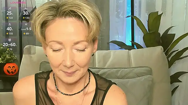 AkexandraFix online show from October 31, 2025, 1:08 pm