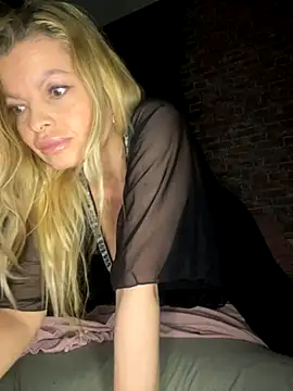 Lisavontease online show from October 18, 2025, 4:03 am