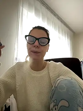 MaryHiggins online show from October 16, 2025, 10:12 am