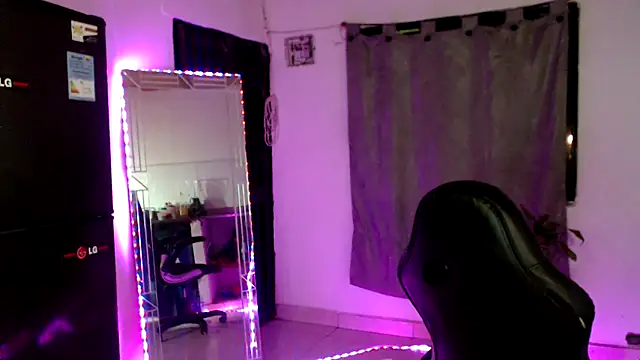 Snapshot of Ariana_girlhots chatting on January 28, 2025, 5:54 am Ariana girlhots online show from January 28, 2025, 5:54 am