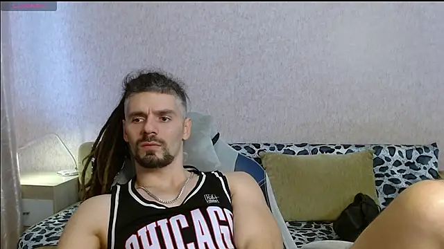 Aestheticguy101 online show from November 30, 2025, 11:33 am