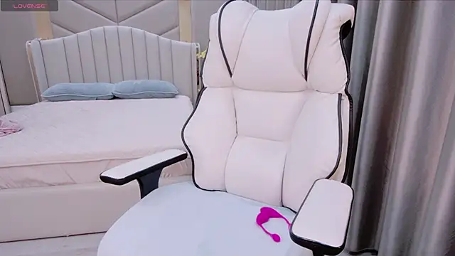 Girl  Funny online show from March 20, 2025, 1:48 pm