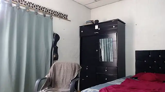 suckmydickbitch97 online show from December 21, 2025, 1:02 pm