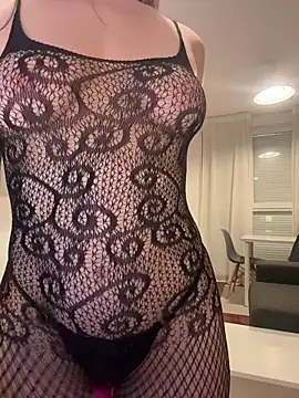 redheaddoll22 online show from March 10, 2026, 8:18 am