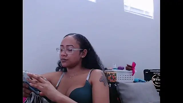 Snapshot of RylHoneyy chatting on February 24, 2026, 4:41 pm RylHoneyy online show from February 24, 2026, 4:41 pm