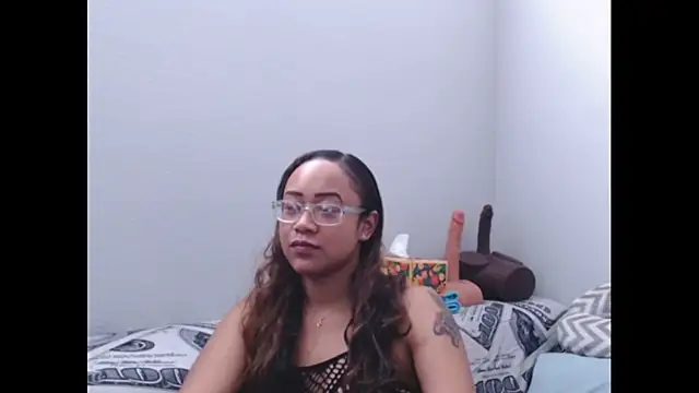 RylHoneyy online show from March 18, 2026, 7:04 pm