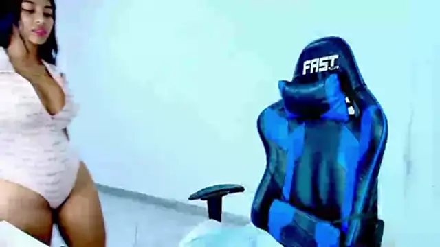 sophiax-x online show from March 17, 2026, 8:28 am