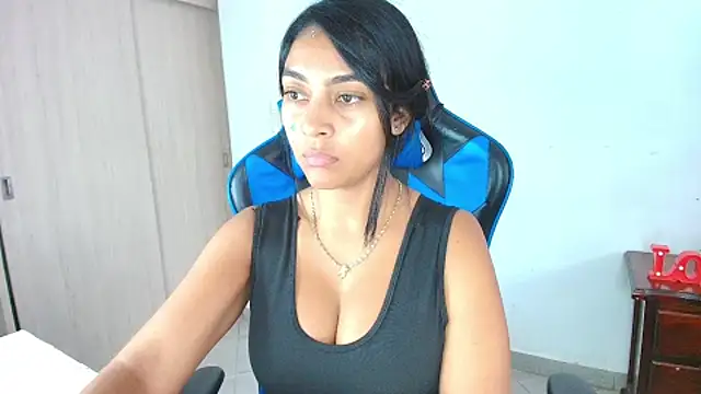 sophiax-x online show from September 29, 2025, 4:23 pm